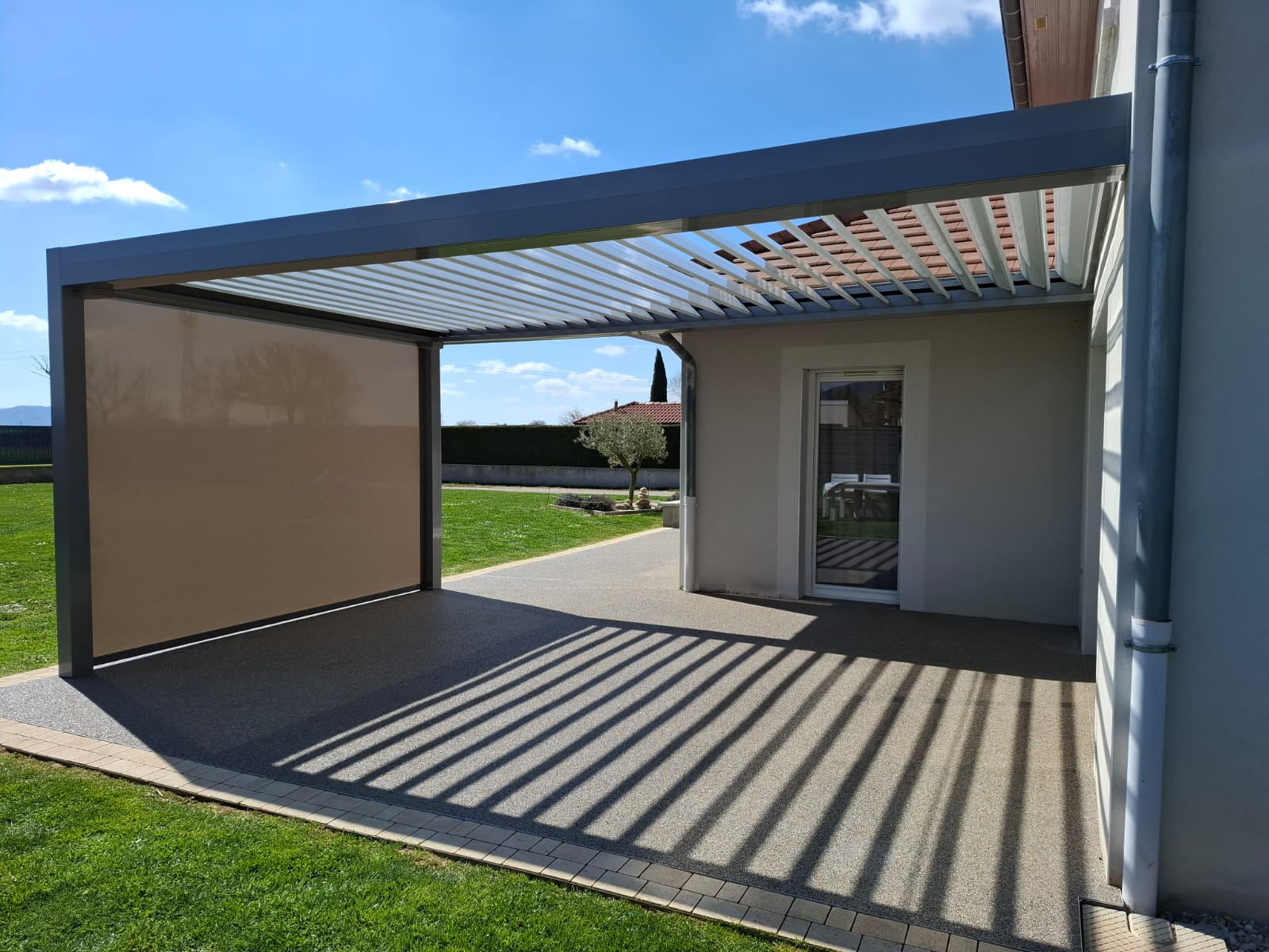 chartreuse_fermetures_installation_pergola_bioclimatique_marquises_open_store_zip_isere_voiron-18