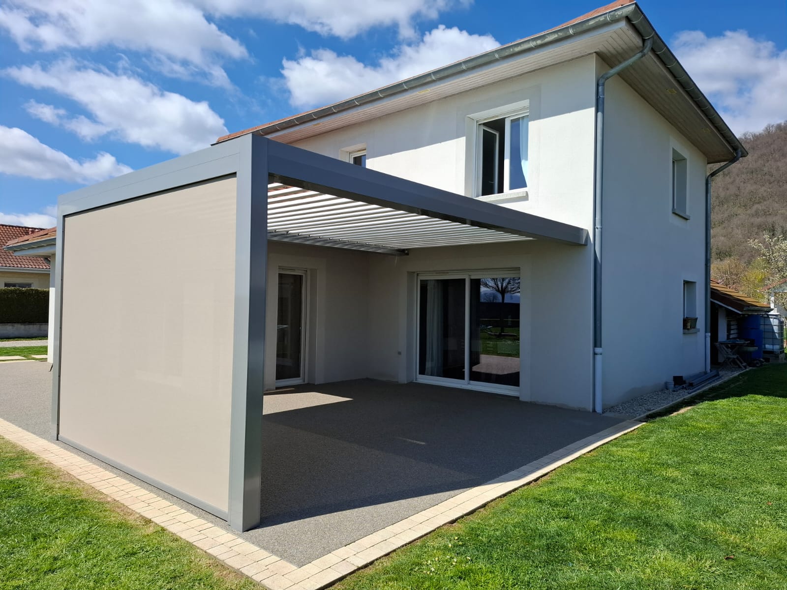 chartreuse_fermetures_installation_pergola_bioclimatique_marquises_open_store_zip_isere_voiron-22